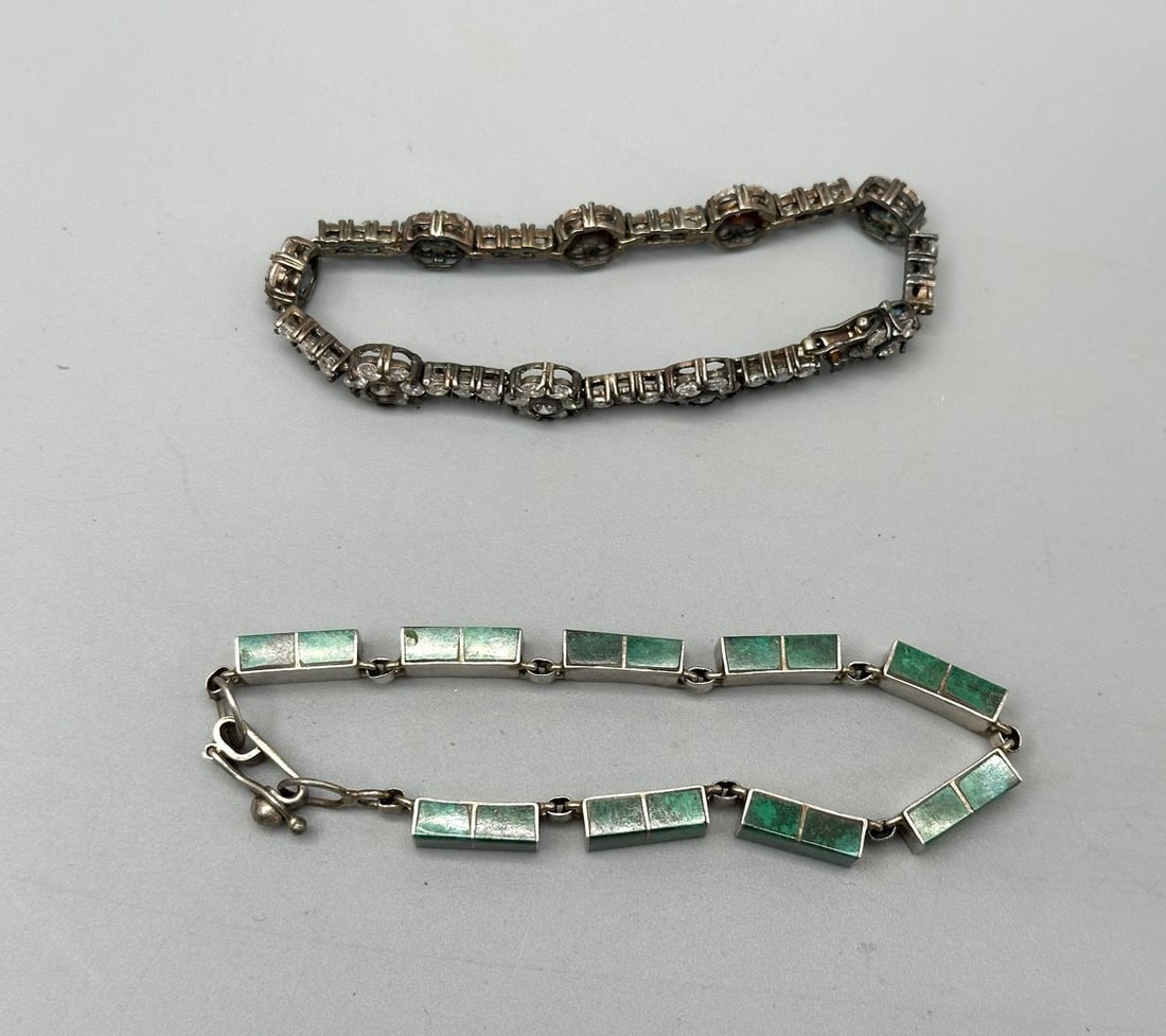 Assortment of 2 vintage silver bracelets: assortment of 2 vintage silver bracelets, including: 1. 925 silver link bracelet, composed of rectangular links assortment with Eilat stones, signed. 2. 925 silver link bracelet, composed of flow