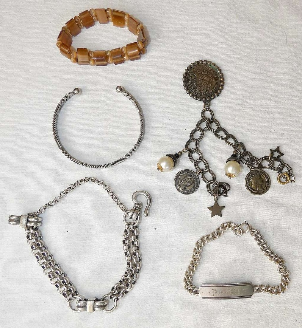 Lot of 5 vintage bracelets, total weight: 112 gr.: Lot of 5 vintage bracelets, total weight: 112 gr. Silver plated solid chain bracelet Alpaca ID Bar Chain necklace with dedication Silver tone cuff bracelet Brass chain bracelet with charms Cat's eye s