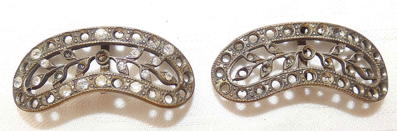 Victorian Antique Open Work Filigree Silver Plated Pair of Buckles.: Victorian Antique Open Work Filigree Silver Plated Pair of Buckles. Size: 1.5 x 4.1 cm. (0.6 x 1.6 inches) Most of glasses are missing. Total weight: 8 gr.