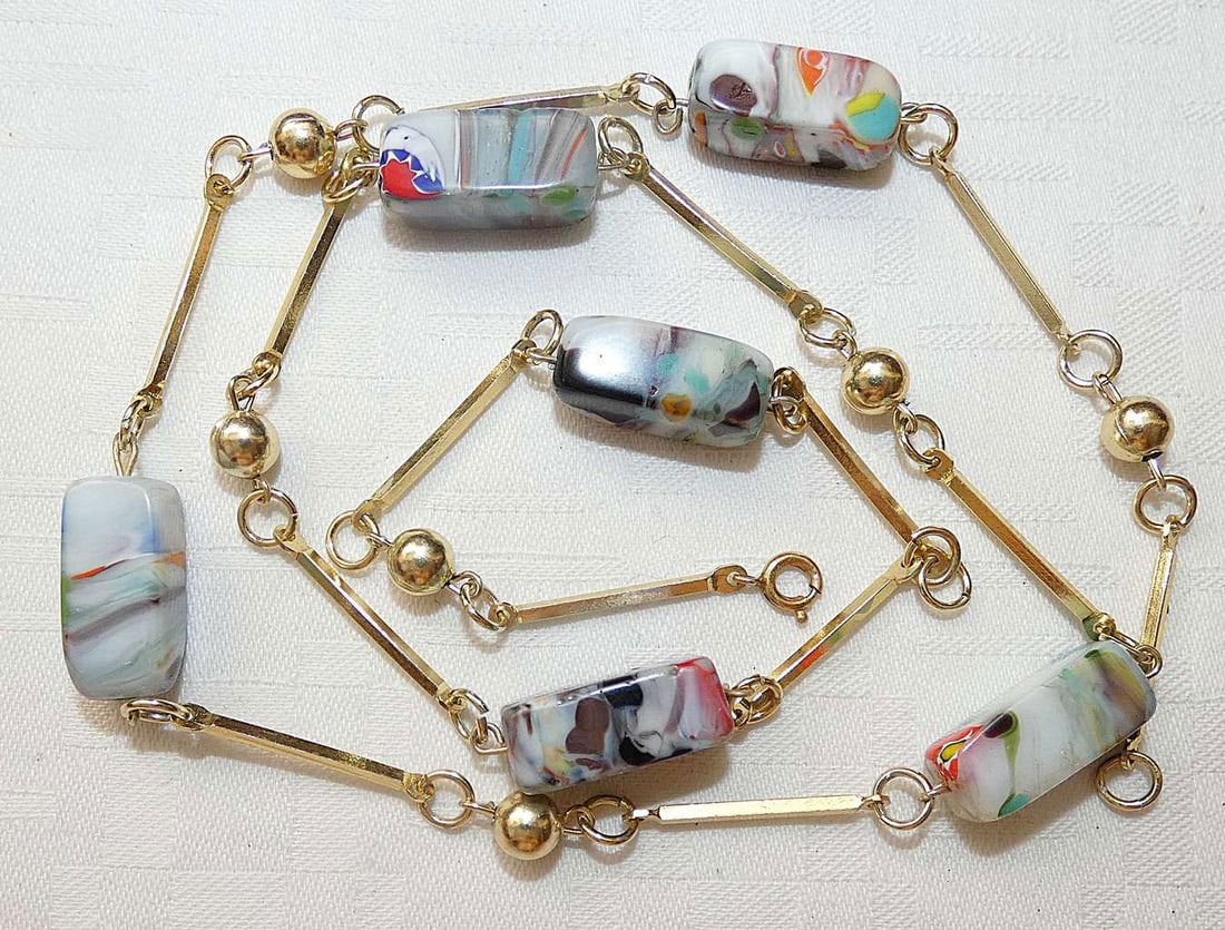 Murano Venice Antique Glass Beads and Gold Tone Links Necklace: Murano Venice Antique Glass Beads and Gold Tone Links Necklace Length: 66 cm. (26 inches) Size of glass beads: 2 x 0.8 x 0.8 cm. (0.8 x 0.3 x 0.3 inches) Weight: 24 gr.