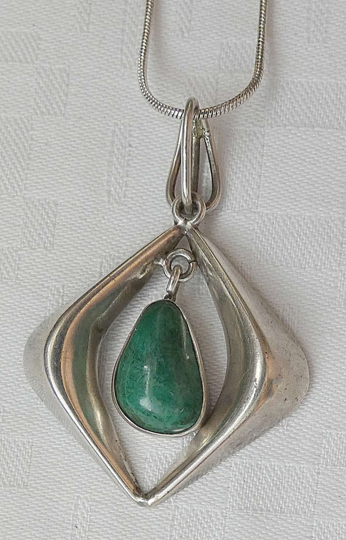 Vintage Modernist Silver Sterling Kinetic Pendant with Eilat Stone Charm, Silver Chain, Hazorfim,: Vintage Modernist Silver Sterling Kinetic Pendant with Eilat Stone Charm, Silver Chain, Hazorfim, Israel Silver hallmark of Hazorfim on loop. Size of pendant: 4.9 x 3.6 cm. (1.9 x 1.4 inches) Length o