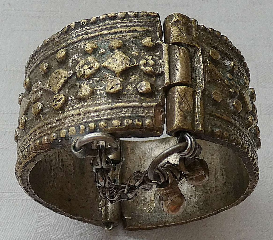 North Africa Berber Tribal Antique Silver Plated Bronze Hinged Bangle Bracelet - late 19th beginning: North Africa Berber Tribal Antique Silver Plated Bronze Hinged Bangle Bracelet - late 19th beginning of 20th cen., 124 gr. The Bracelet is for a small wrist, see inner size: Inner size: 5.3 x 5 cm. (2