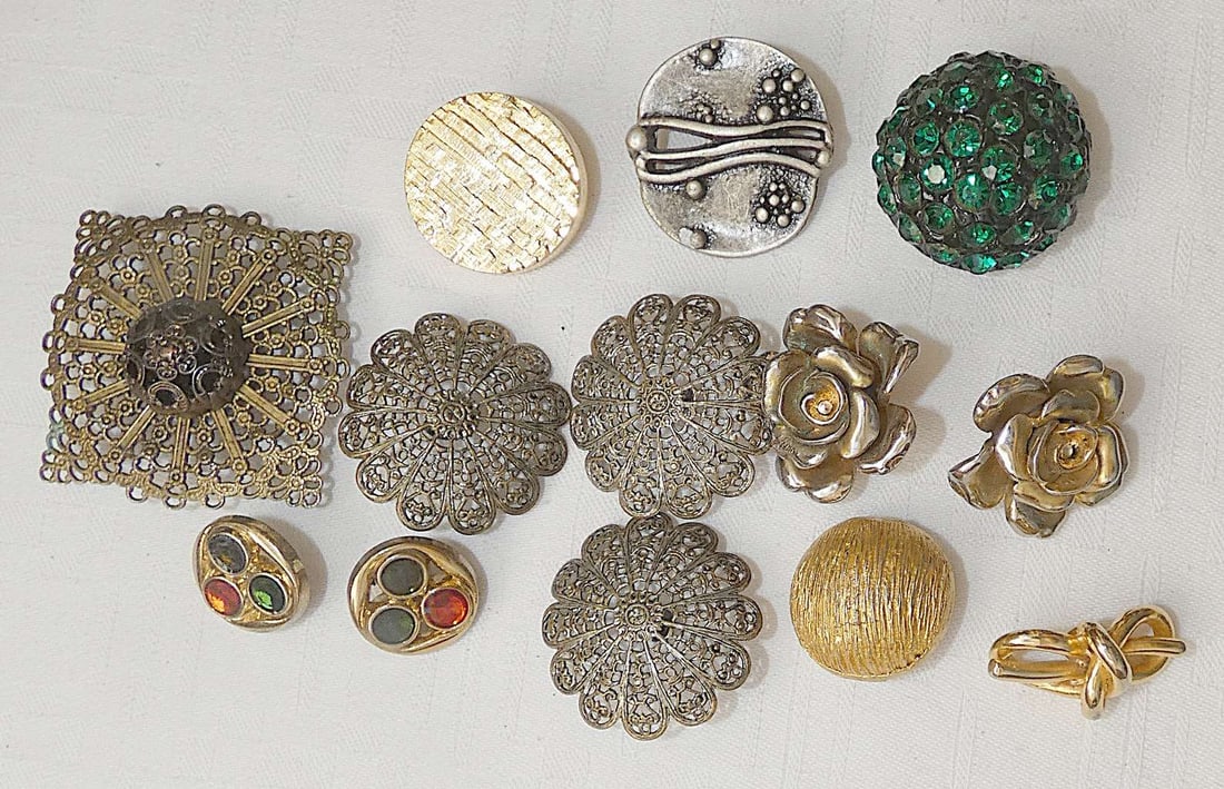 Lot of 13 Vintage Different Buttons, Weight: 65 gr.: Lot of 13 Vintage Different Buttons, Total Weight: 65 gr.