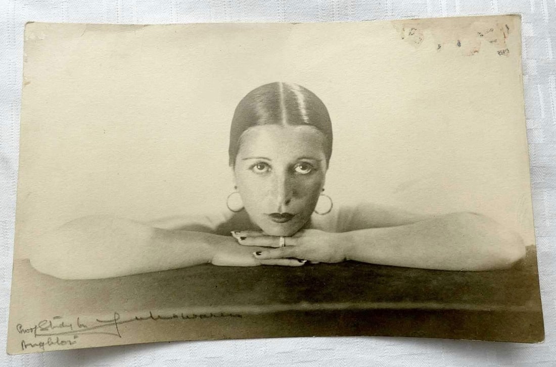 French Artisan Antique Photograph of an Actress or Ballet Dancer, signed in Pencil, 1st half of 20th: French Artisan Antique Photograph of an Actress or Ballet Dancer, signed in Pencil, 1st half of 20th cen. Signed in Pencil lower left. Size: 14 x 21.5 cm. (5.5 x 8.4 inches) Stains upper to top.