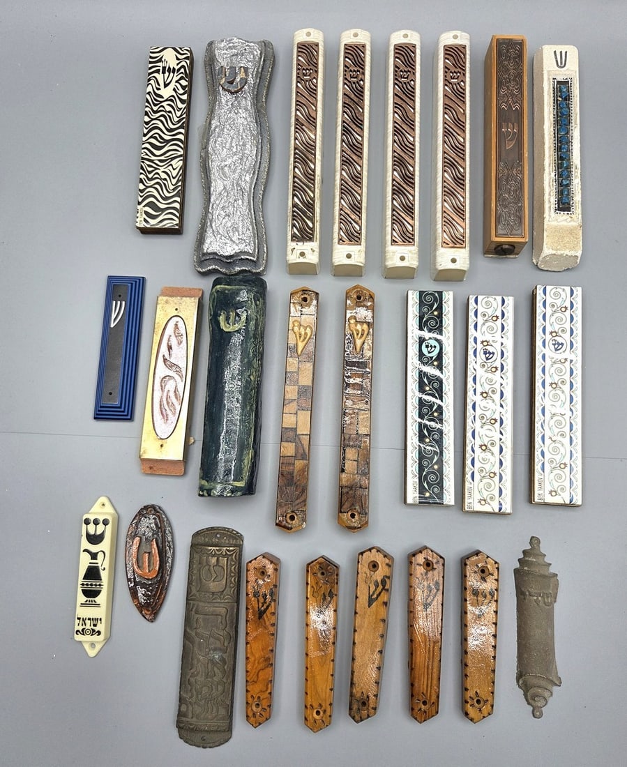 Lot of 25 Decorative Vintage Mezuzah Cases: A diverse Assortment of 25 decorative mezuzah cases from the second half of the 20th century. Made primarily of wood, with some metal and ceramic examples. Various designs and formats. Sizes: 7.5–17