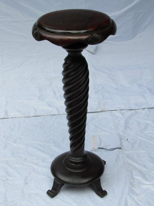 B.J. Co. Jamestown, NY Mahogany Pedestal Table (1 of 10)