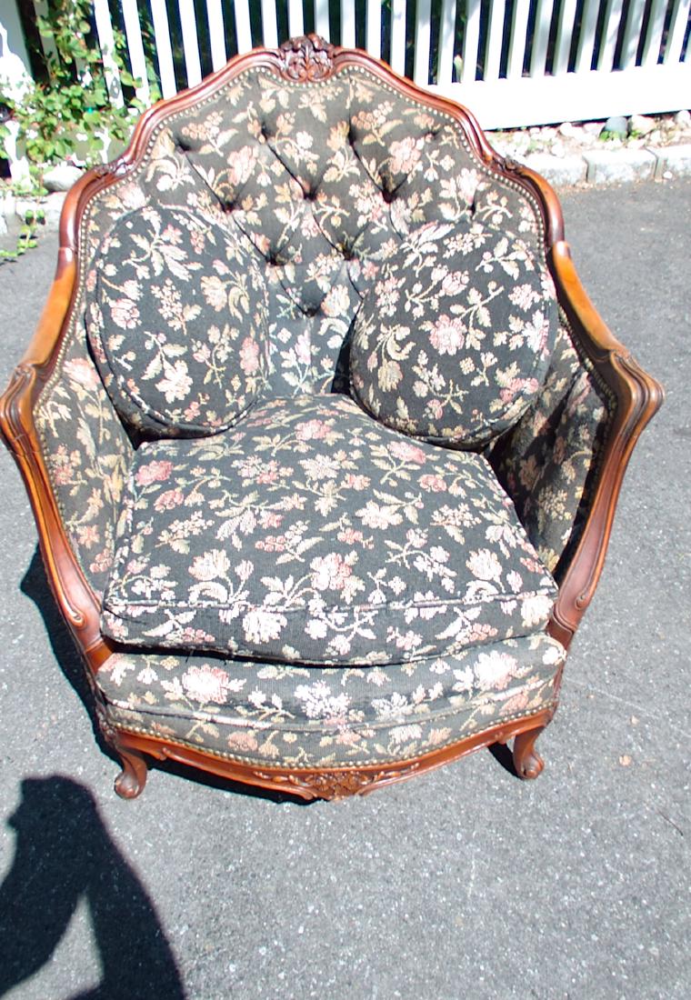Needlepoint armchair Chair: Solid and sturdy