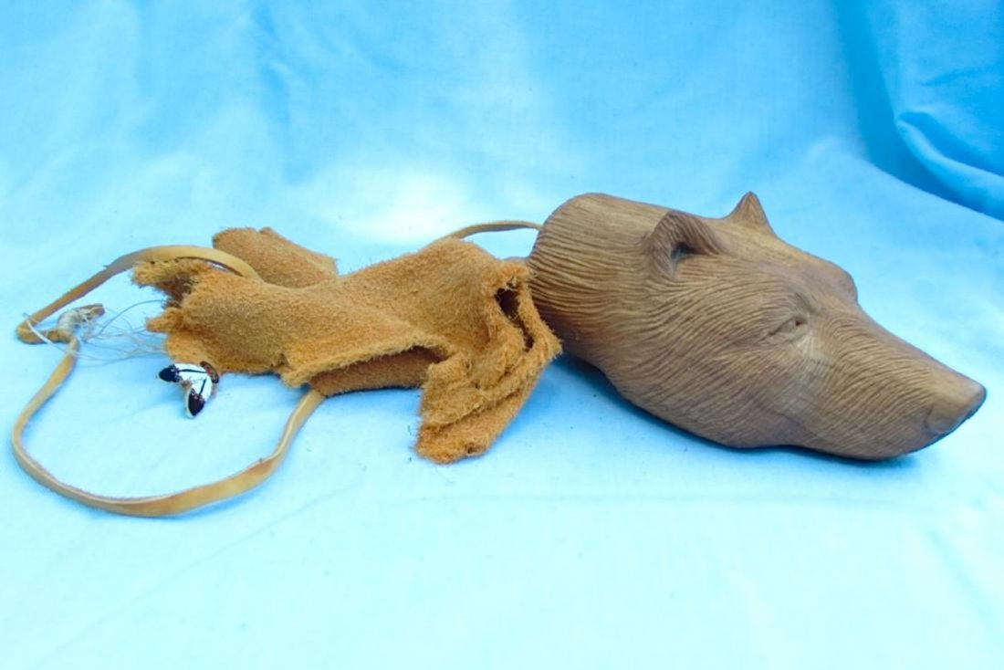Hornbuckle 97 Wolf Wood Carving: Hornbuckle 97 Wolf Wood Carving - Please see all photos