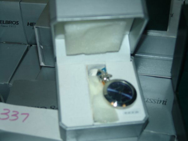 OLEG CASSINI POCKET WATCH BRAND NEW RETAIL BOXED S: OLEG CASSINI POCKET WATCH BRAND NEW RETAIL BOXED FACTORY CASED MAY NEED BATTERIES Quantity: 10