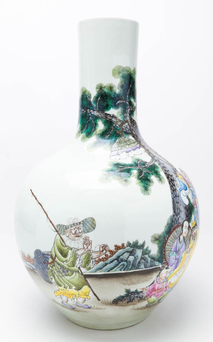 Chinese antique famille rose: Chinese antique famille rose. 16"