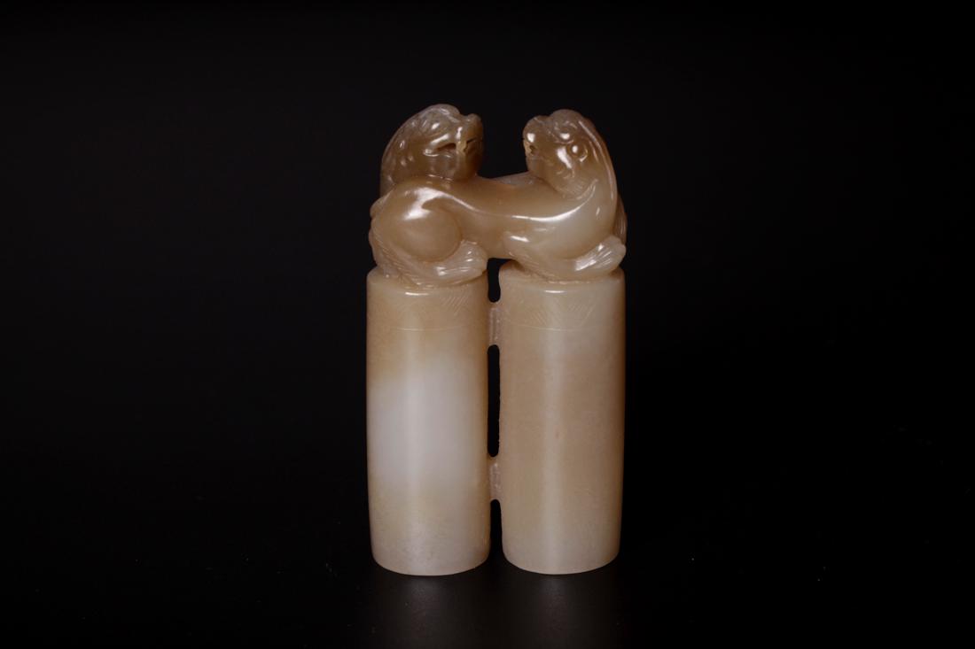 Chinese 18 century white jade carved snuff bottle (1 of 9)