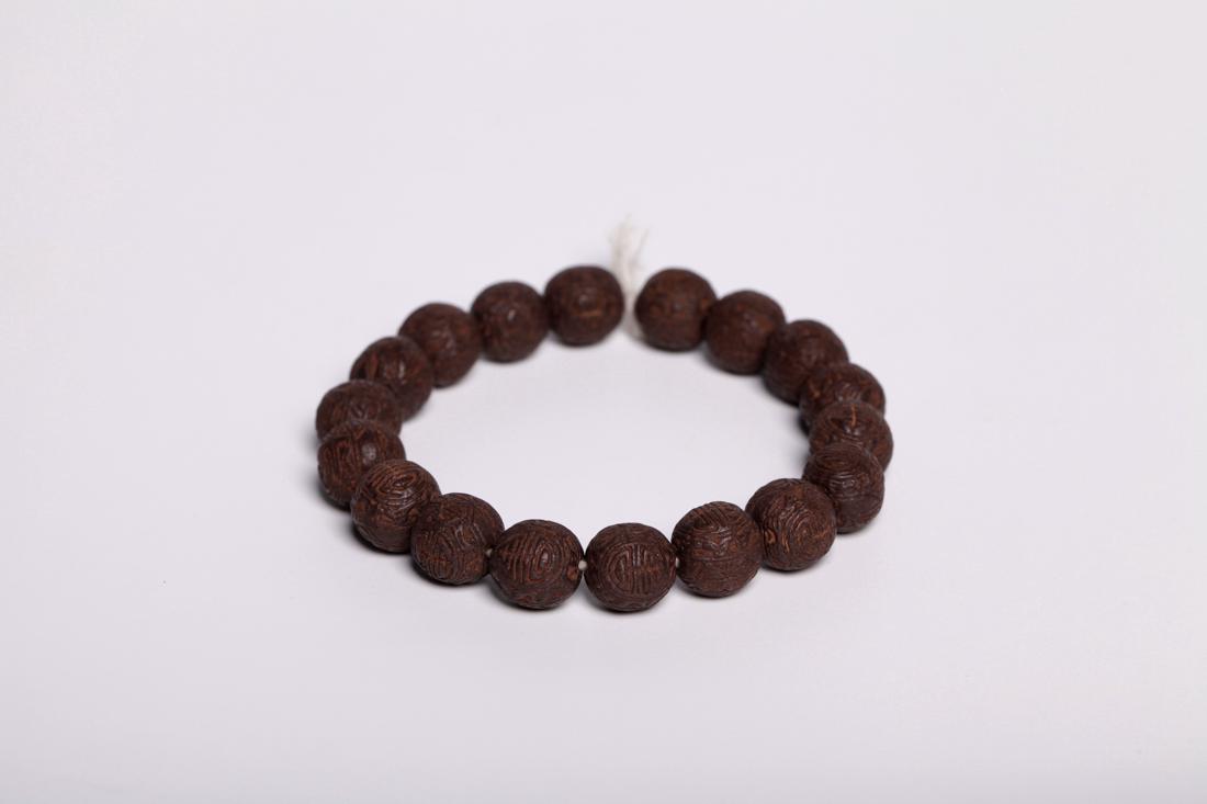 Chinese 18 century carvedÂ agilawood bracelets (1 of 6)