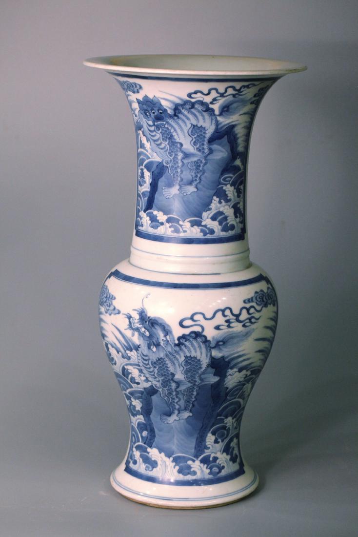 A chinese blue&white container (1 of 9)