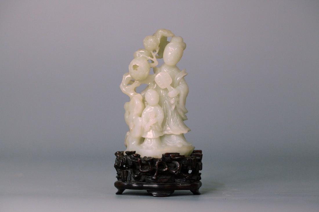 A chinese jade decoration (1 of 9)