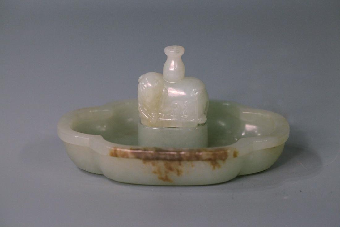 A chinese jade carved container (1 of 9)