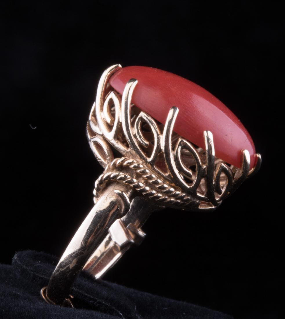 Vintage red coral ring. 14K (1 of 3)