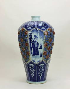 A CHINESE BLUE AND WHITE RED UNDERGLAZED 'FLOWER' VASE,