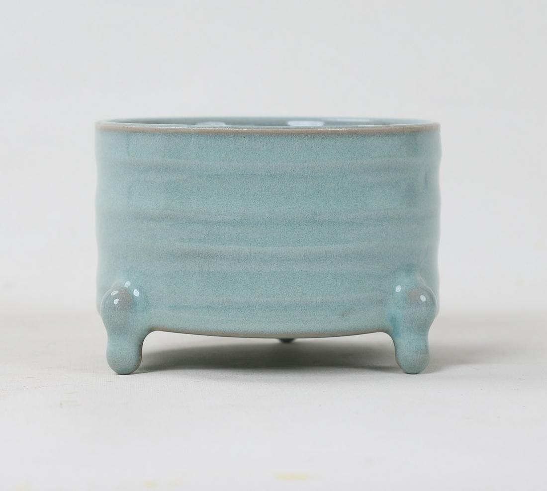 A RU-TYPE TRIPOD CENSER (1 of 7)