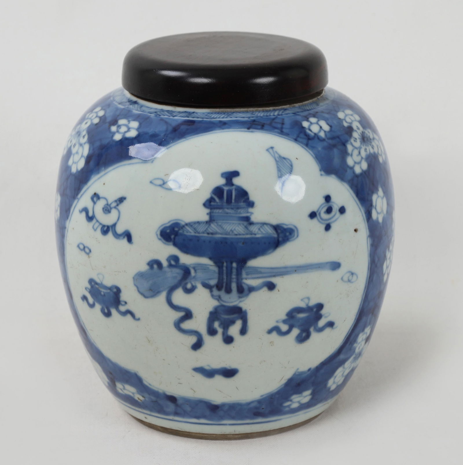 A BLUE AND WHITE JAR, LATE QING OR EARLY REPUBLIC OF (1 of 8)