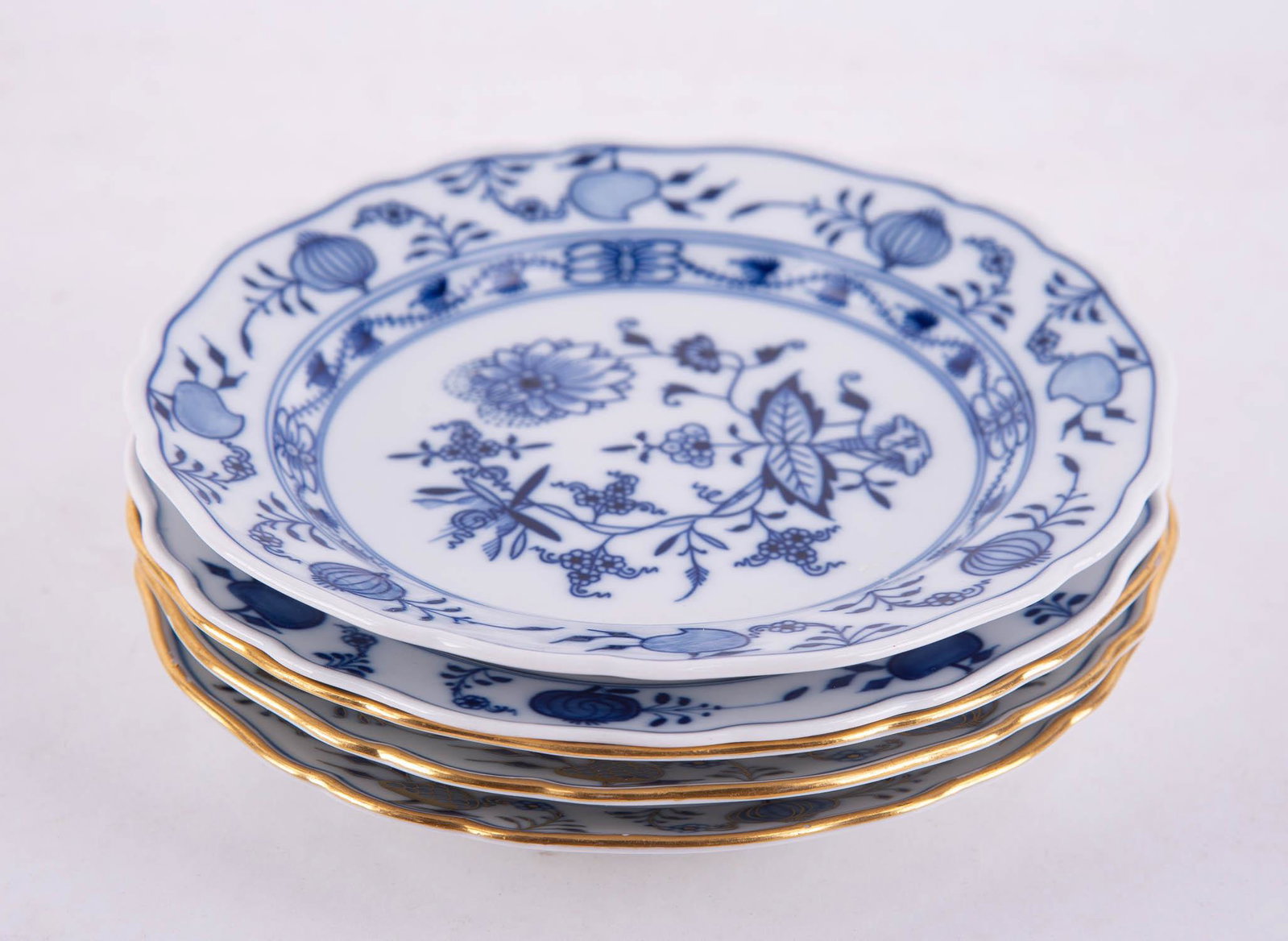 Set Of Set Of 5 Meissen Porcelain Blue And White Plates: Title: Set Of 5 Meissen Porcelain Plates Medium: Porcelain Plate Maker: Meissen Size: 7" D Condition: Good overall condition for its age, Meissen mark at bottom Great for collection or home decoration