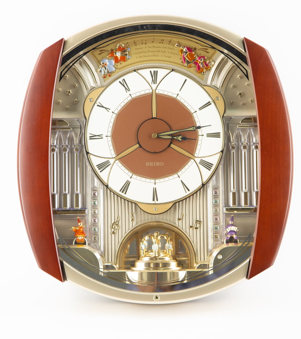 Classical Art Style Wall Clock (1 of 5)