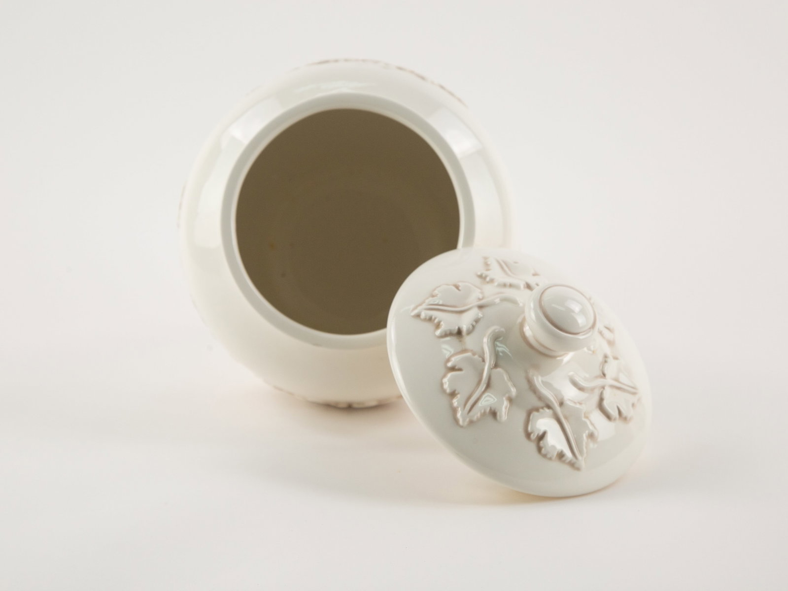 White Embossed Ceramic Canister With Lif - 3