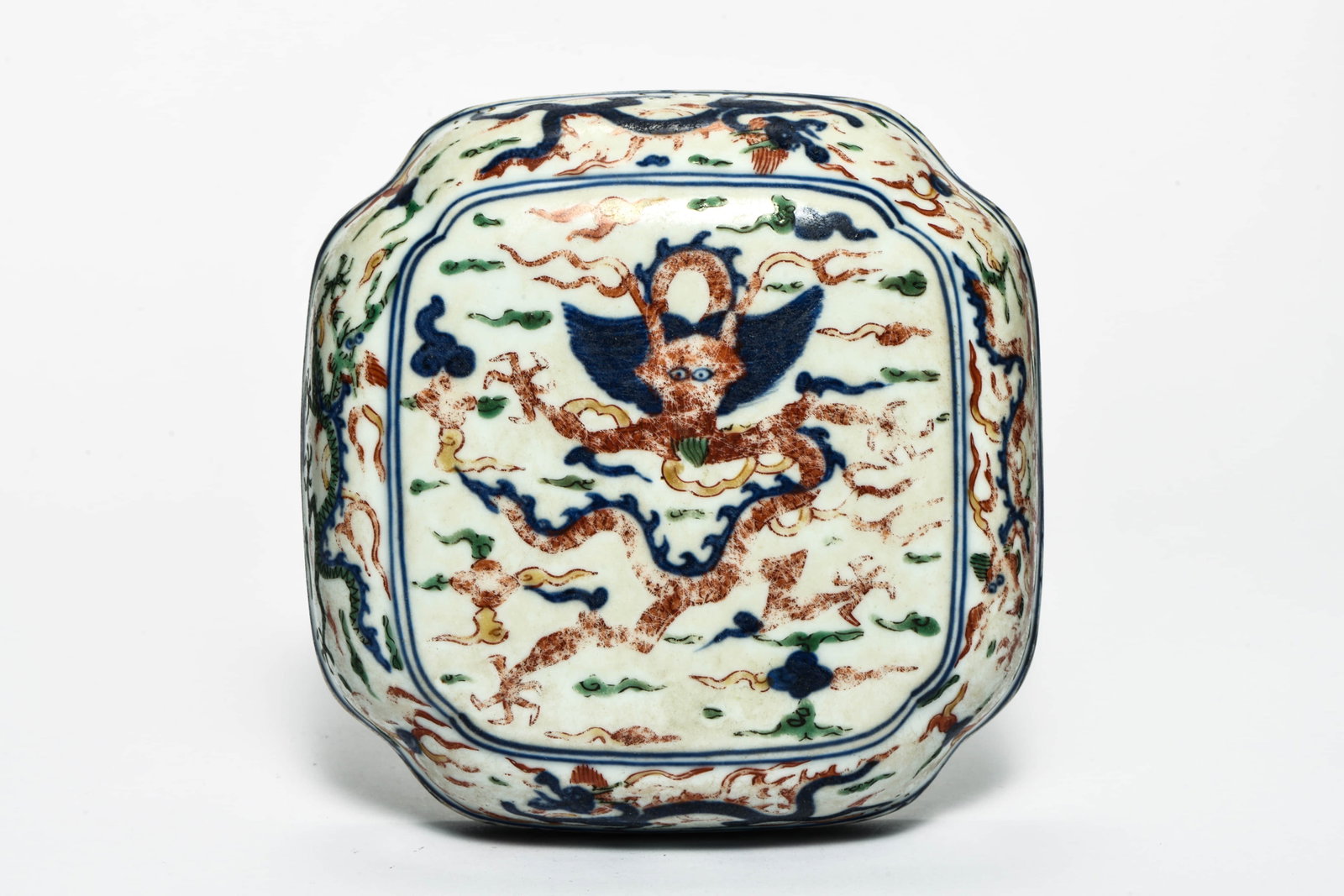 A wucai 'Cloud and dragon' box with covered - 5