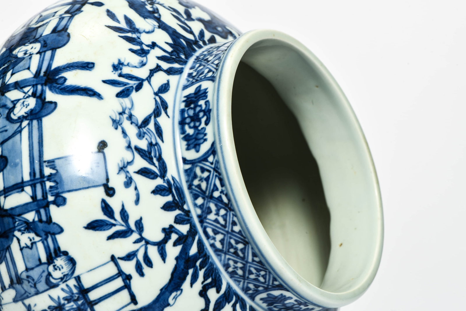 A blue and white 'Figure' jar - 7