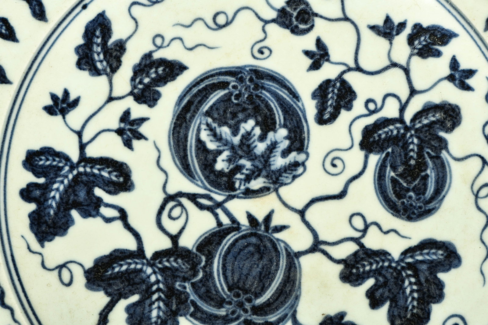 A blue and white 'Interlocking flowers' large dish - 3