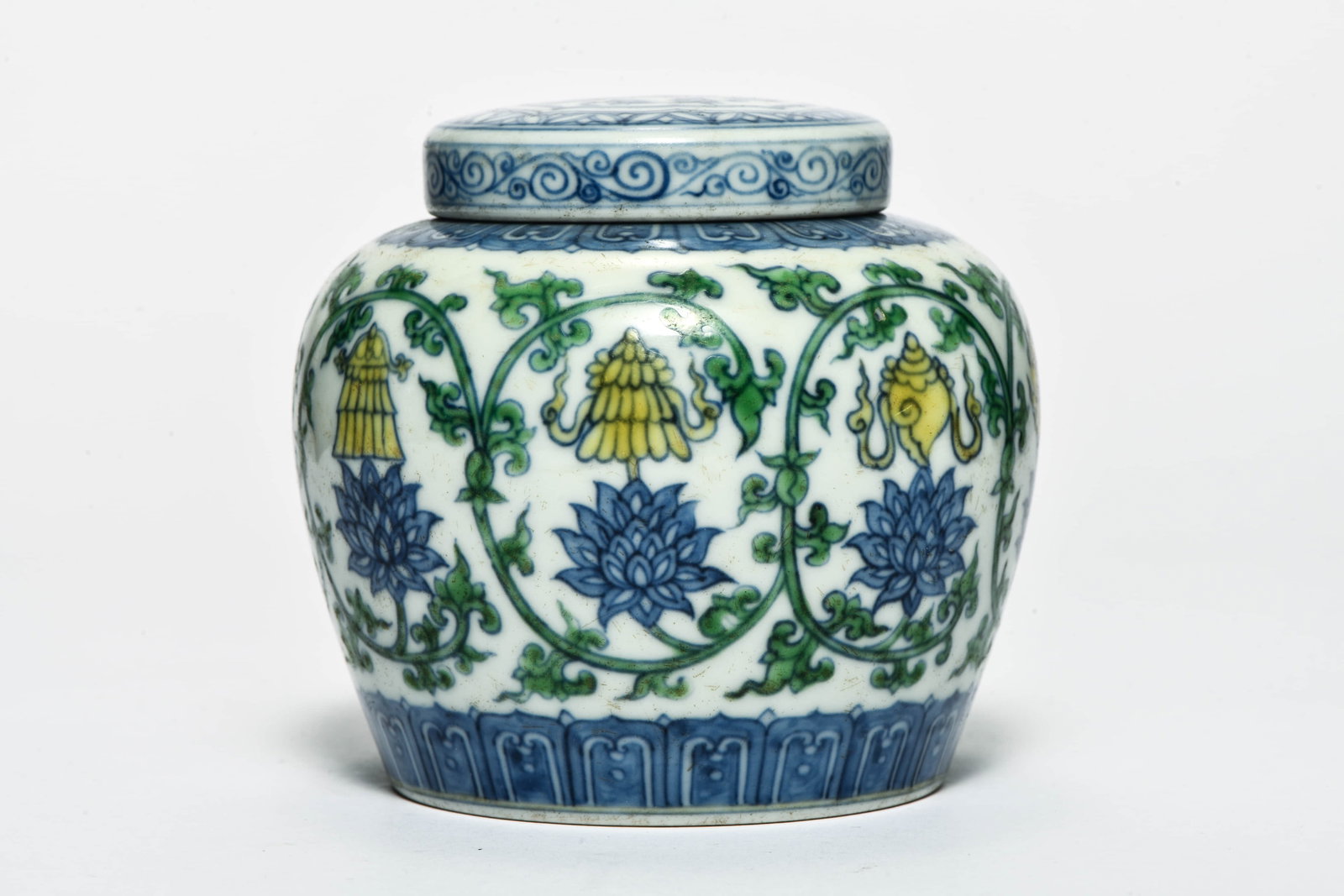 A doucai 'Interlocking lotus and Eight Buddhist Emblems' jar (1 of 8)