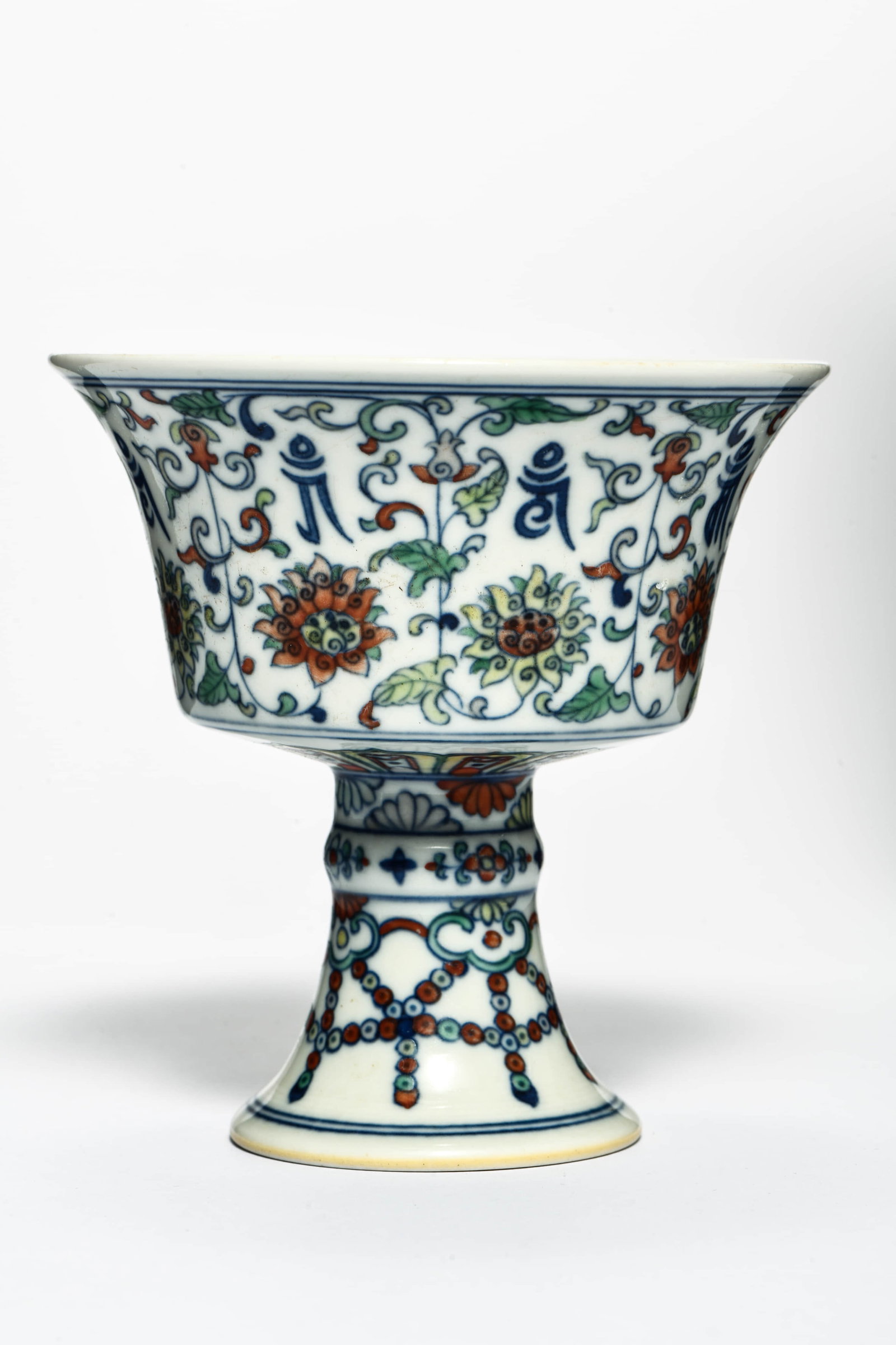 A doucai 'Sanskrit script and Eight Buddhist Emblems' stem cup - 3