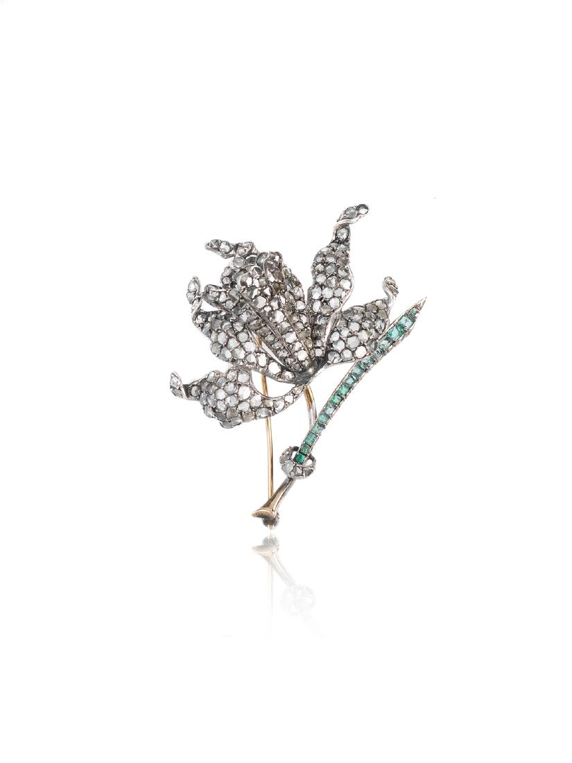 SPILLA IN ARGENTO, ORO GIALLO, DIAMANTI E SMERALDI, (1 of 1)