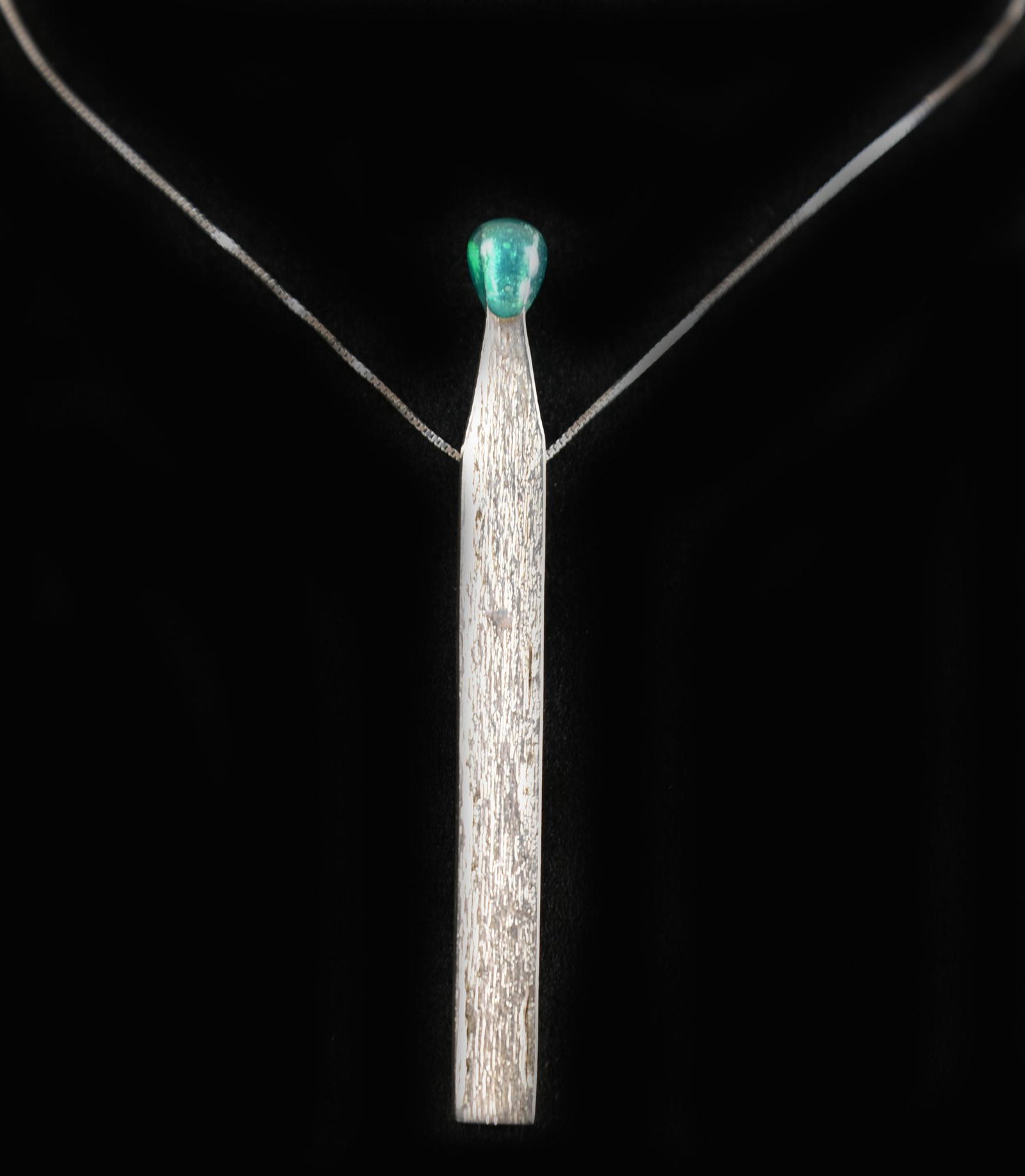 Raymond Hains(1926 - 2005)CIONDOLO FIAMMIFEROin argento 925 e smalto, gr. 10, cm 7,2x0,7x0,7; es. (1 of 1)