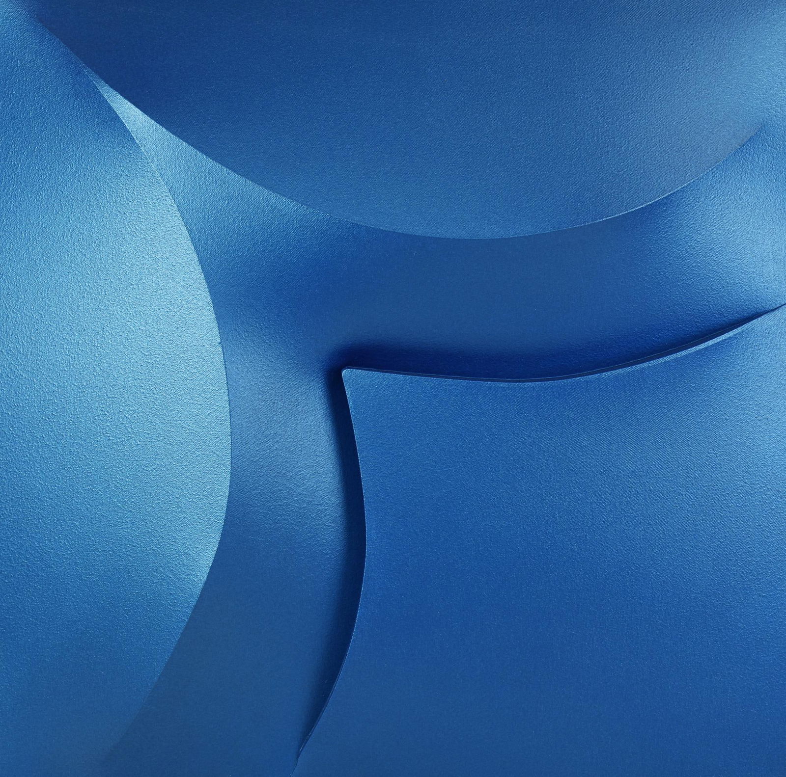 Giuseppe Amadio (1944) ORNI 1 - BLU: Giuseppe Amadio(1944)ORNI 1 - BLUestroflessione su tela, cm 70x70sul retro: firma e titoloL'opera e' accompagnata da autentica dell'artista su fotografia Bibliografia U. Paganini e C. Ragni, Giuseppe