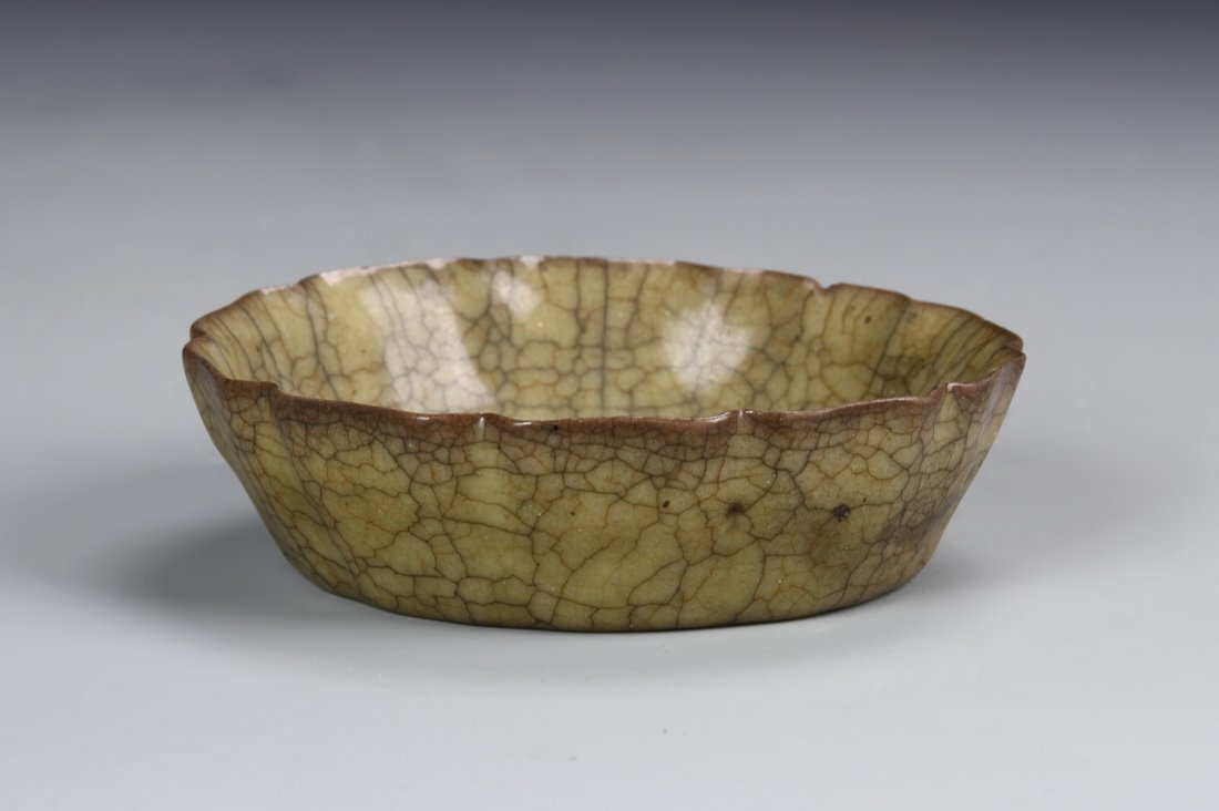 Crackle Glazed Mallow Shaped Porcelain Brush Washer (1 of 5)