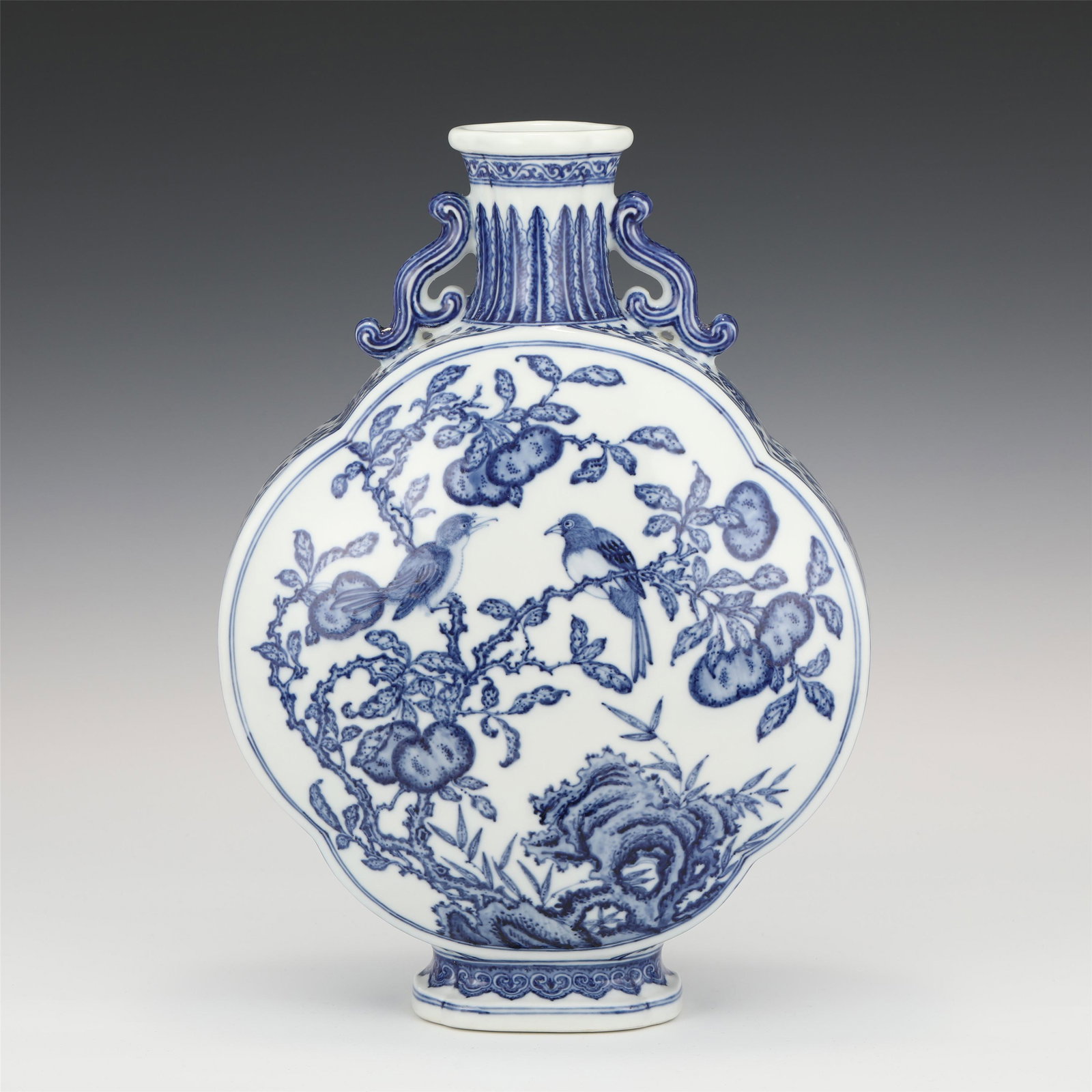 A BLUE AND WHITE PEACHES AND BIRDS MOON FLASK: A BLUE AND WHITE PEACHES AND BIRDS MOON FLASK Dimension: A BLUE AND WHITE PEACHES AND BIRDS MOON FLASK Dimension: H. 40 cm. L. 29 10.5 cm.
