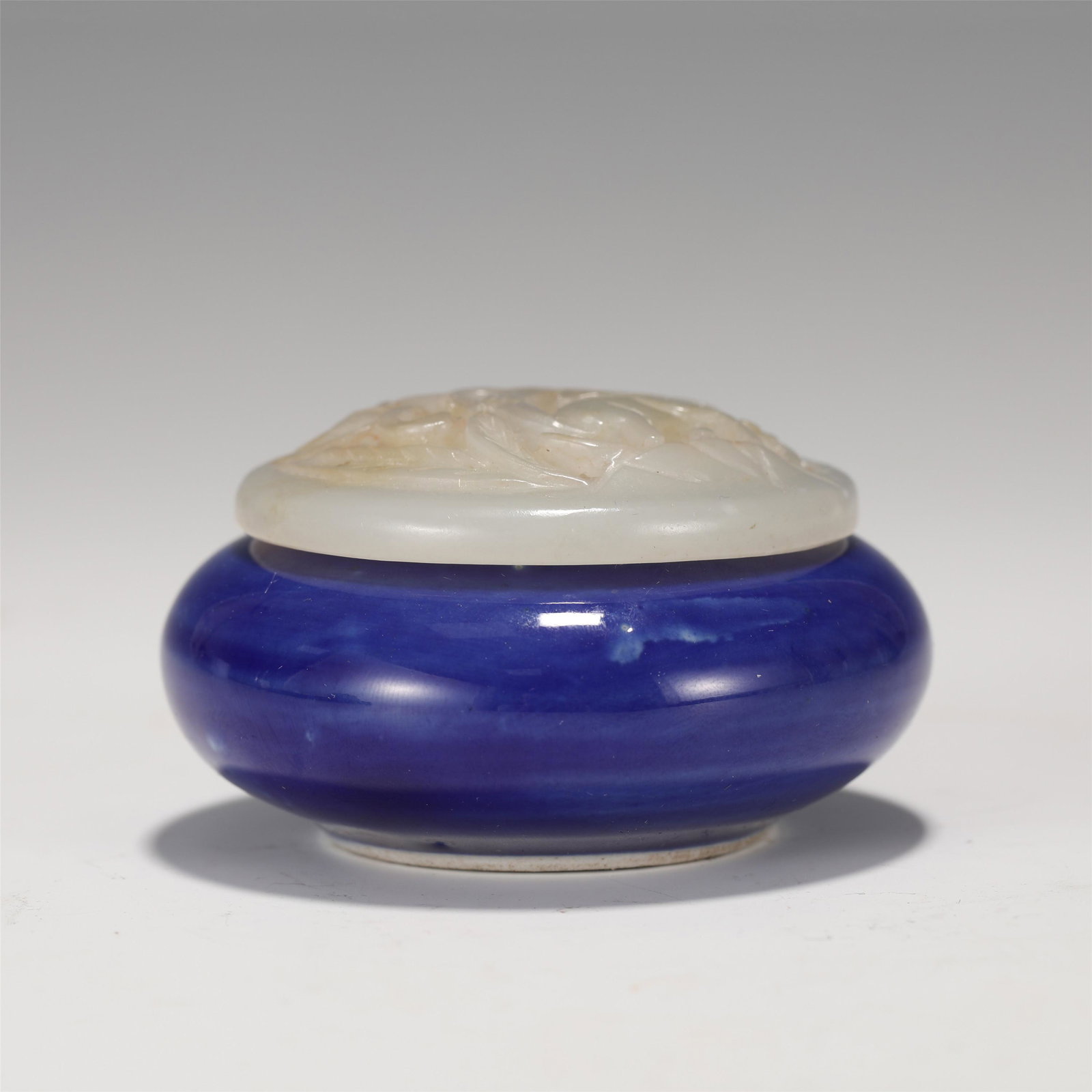 A BLUE GLAZED WASHER WITH JADE COVER (1 of 9)