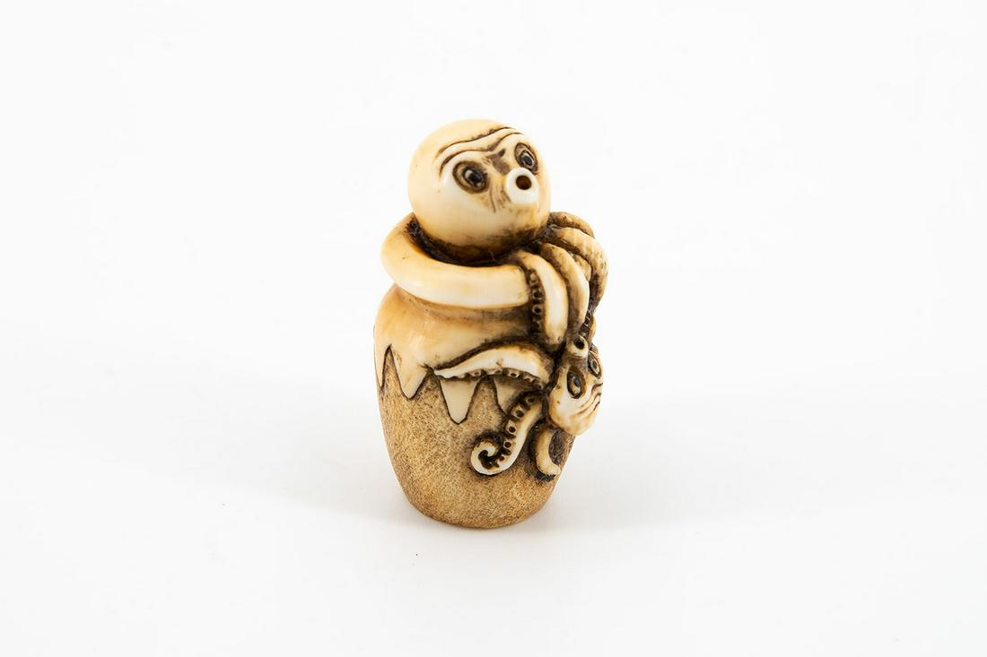 An Exquisite Carved Netsuke of Octopuses, Japan, Edo: An Exquisite Carved Netsuke of Octopuses, Japan, Edo Period, 19th Century Signed (on the underside). Height: 4 cm Condition: For a detailed condition report, please contact us at info@hammersite.com