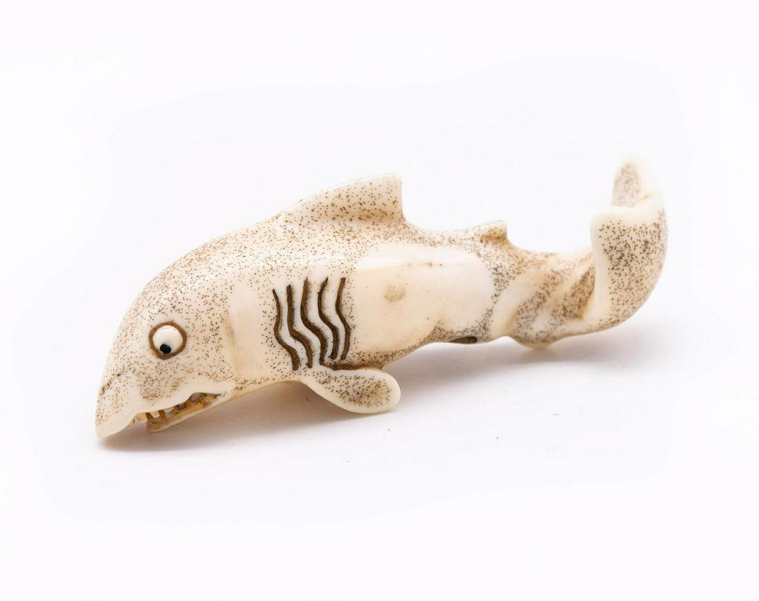 A Exquisite Carved Netsuke of a Shark: A Exquisite Carved Netsuke of a Shark Signed Satsurou Length: 6 cm Condition: For a detailed condition report, please contact us at info@hammersite.com