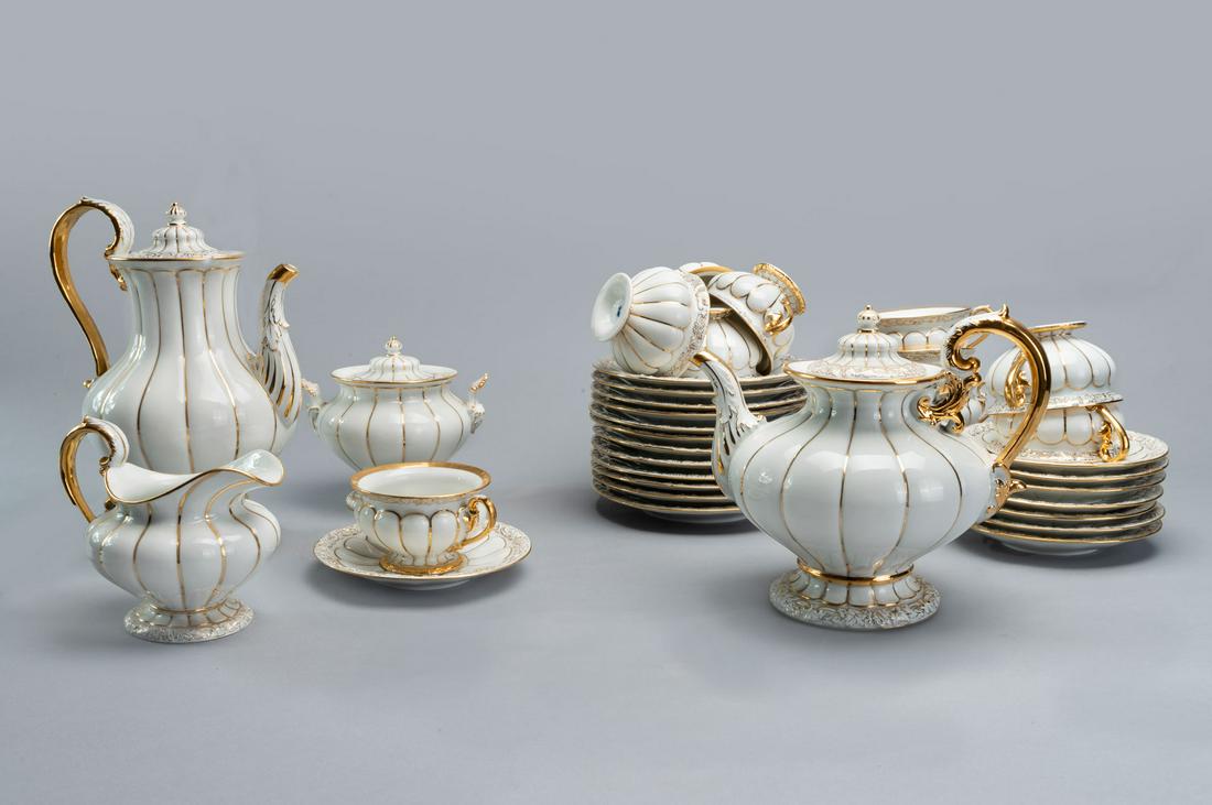 A Meissen Tea and Coffee Service Early 20th Century (1 of 4)