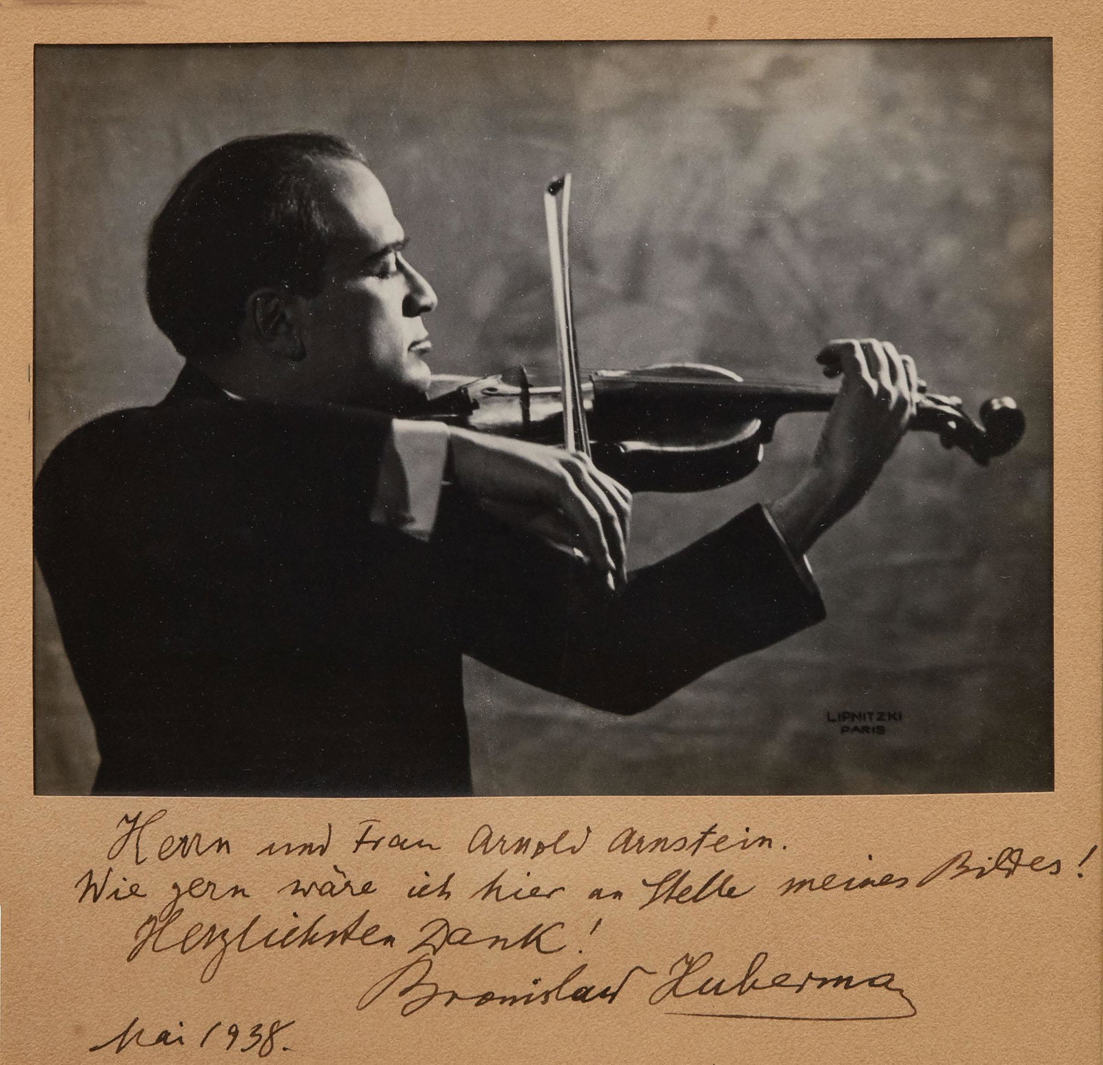 An Autographed and Dedicated Bronislaw Huberman Photograph, Dated 1938: An Autographed and Dedicated Bronislaw Huberman Photograph, Dated 1938 Dedicated to Nechama Gur Arenstein. 29 x 21 cm Provenance: Estate of Nechama Gur Arenstein (Arnan) By de