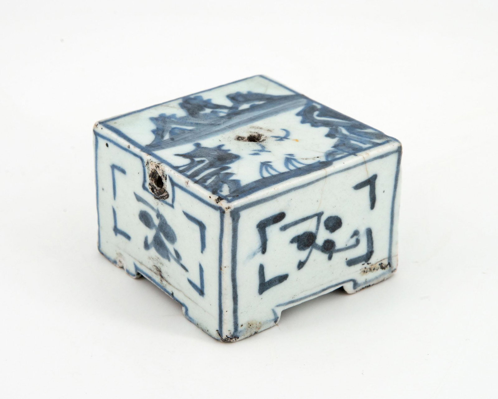 A Nice Korean Blue and White Rectangular Porcelain Water Dropper, Joseon Dynasty 19th Century: A Nice Korean Blue and White Rectangular Porcelain Water Dropper, Joseon Dynasty 19th Century 6.2 x 4.5 cm Provenance: Estate of Ruth and Yehuda Horm. Condition: For a detailed condition report, pleas