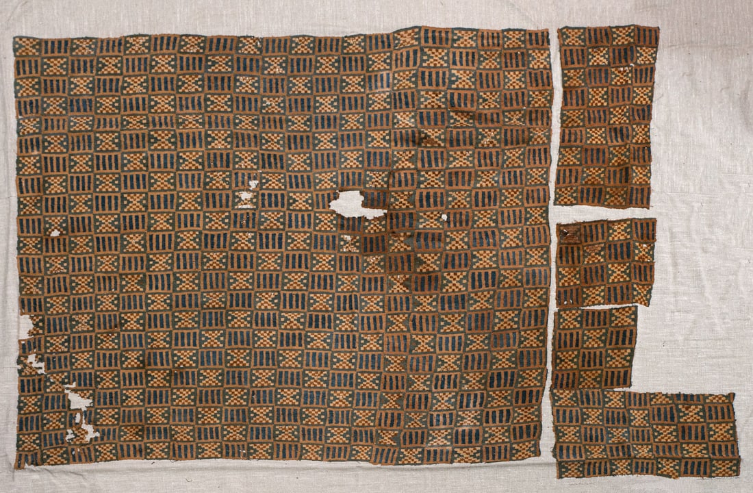 Part of a Mantle Decorated with Checkerboard Pattern, South Coast, Peru, Late Horizon, 1450-1550 CE: Part of a Mantle Decorated with Checkerboard Pattern, South Coast, Peru, Late Horizon, 1450-1550 CE Provincial Inca Cotton in plain weave weft face with discontinuous warps and wefts. 128 x 88 cm 