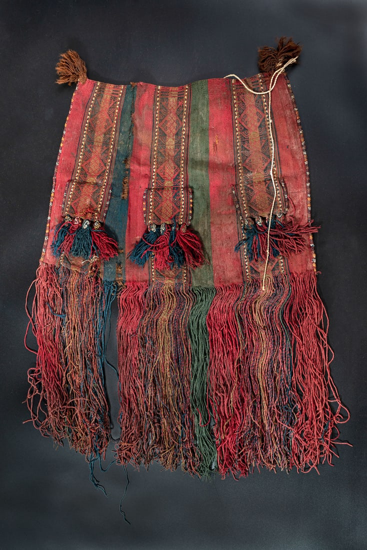 A Bag with Pockets and Pompoms and Stylized Motifs, Far South Coast or Highlands, Late Horizon, (1 of 2)