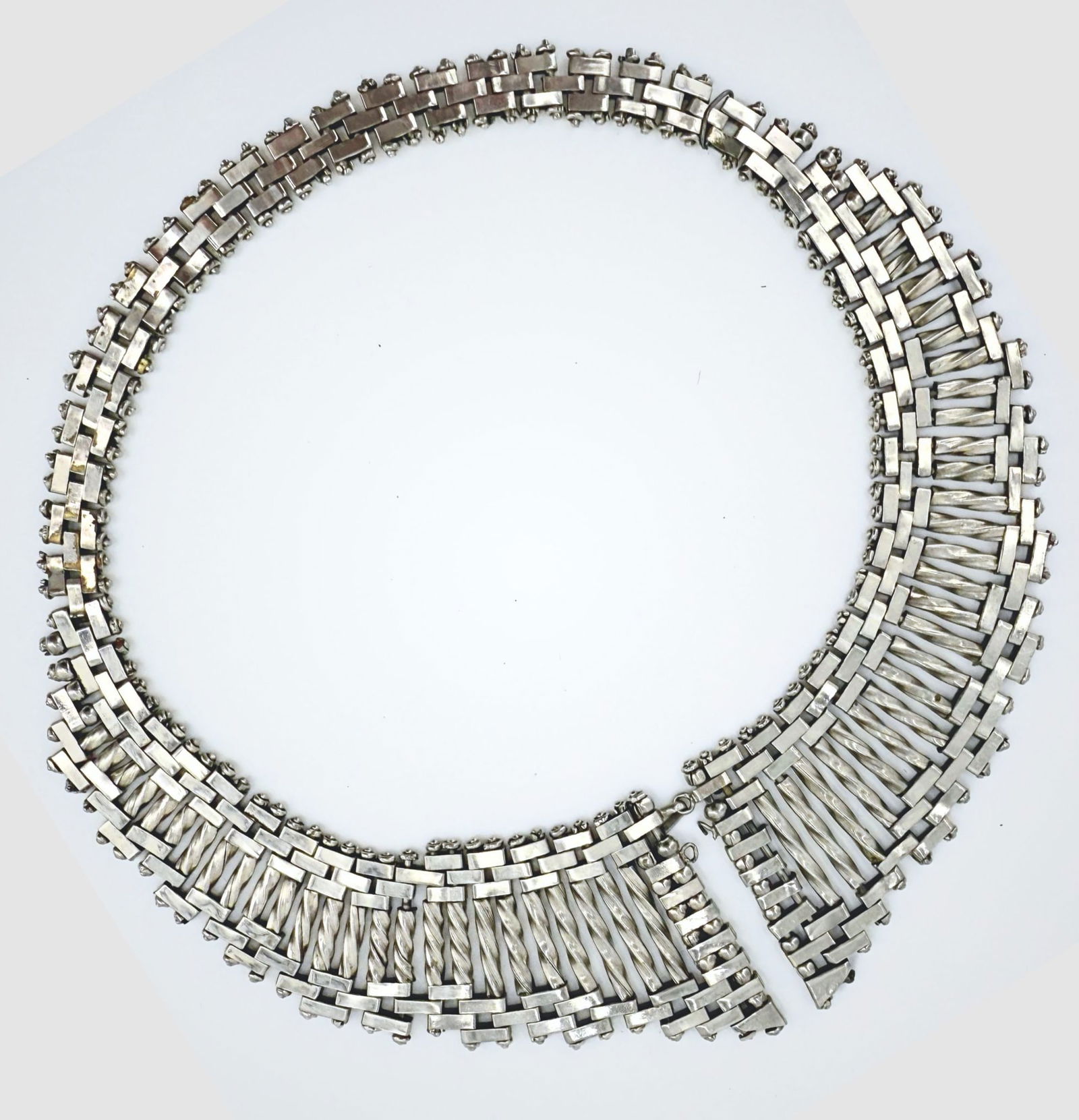 Vintage Art Deco-style necklace made of silver-tone metal with classic geometric design (1 of 3)