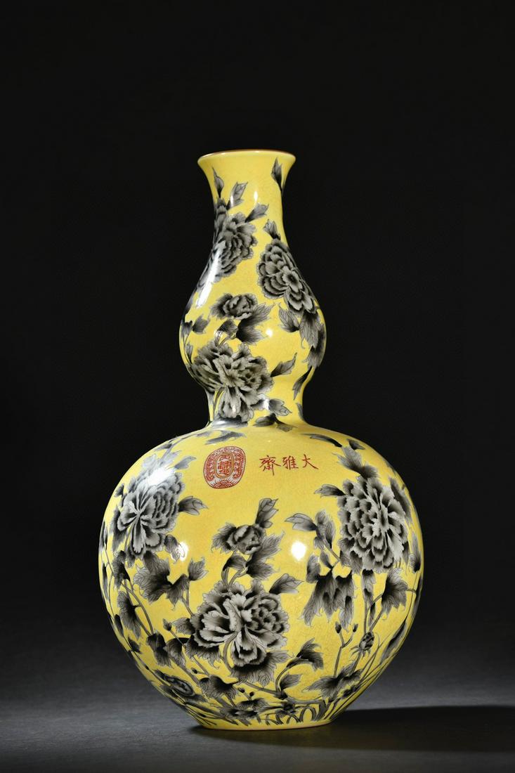 CHINESE YELLOW GROUND INK COLOR GOURD VASE (1 of 6)