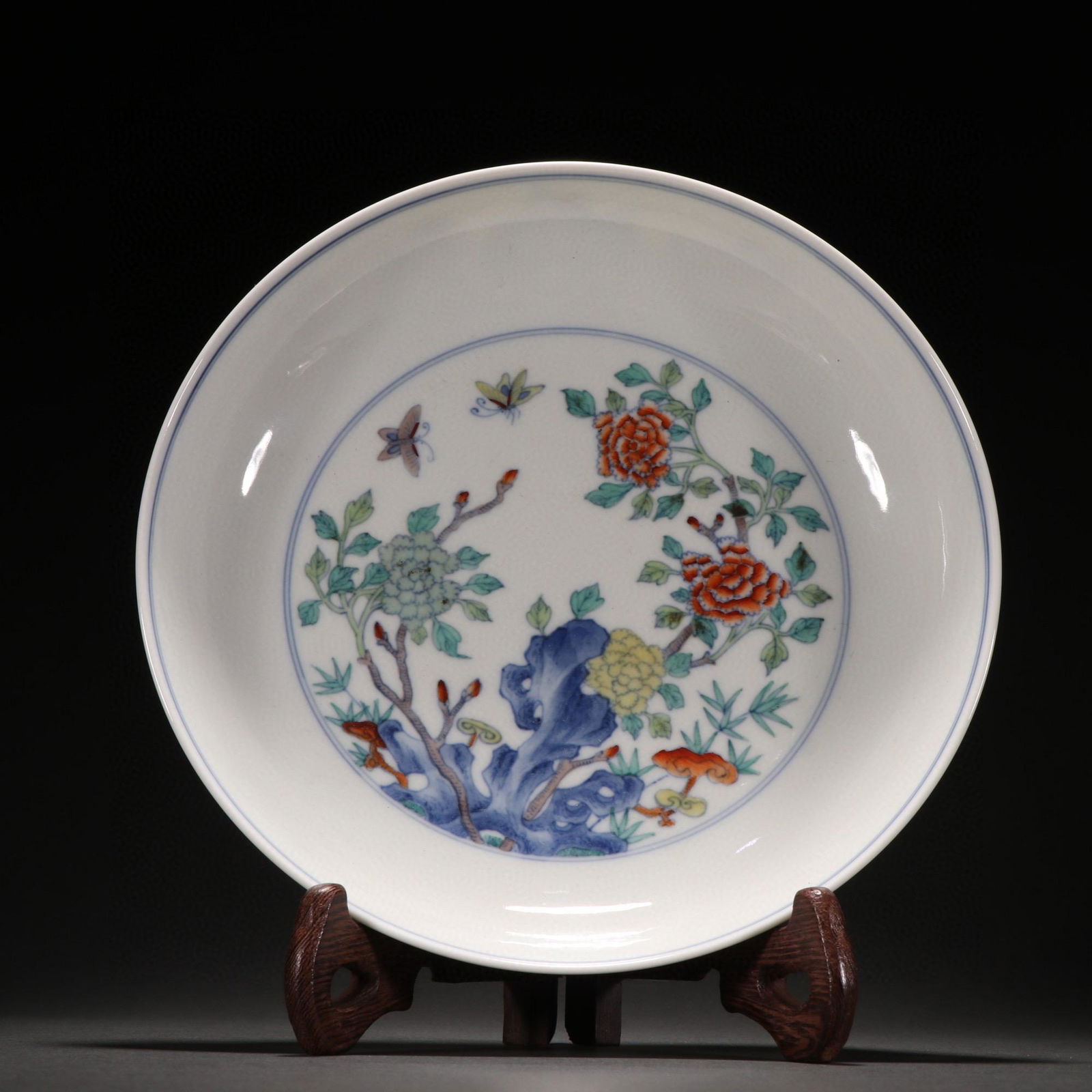 CHINESE DOUCAI GLAZED PLATE (1 of 5)