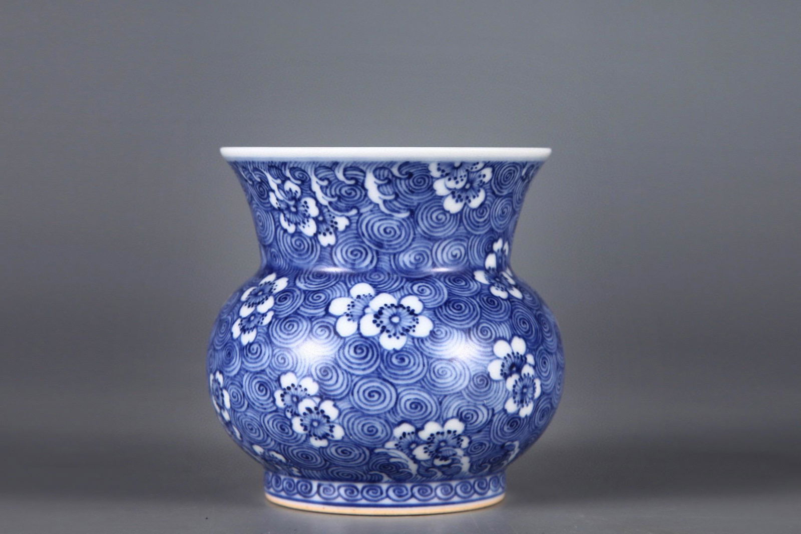 CHINESE BLUE AND WHITE CONTAINER (1 of 6)