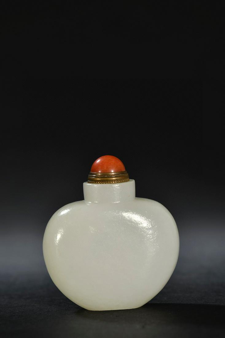 CHINESE HETIAN JADE SNUFF BOTTLE (1 of 6)