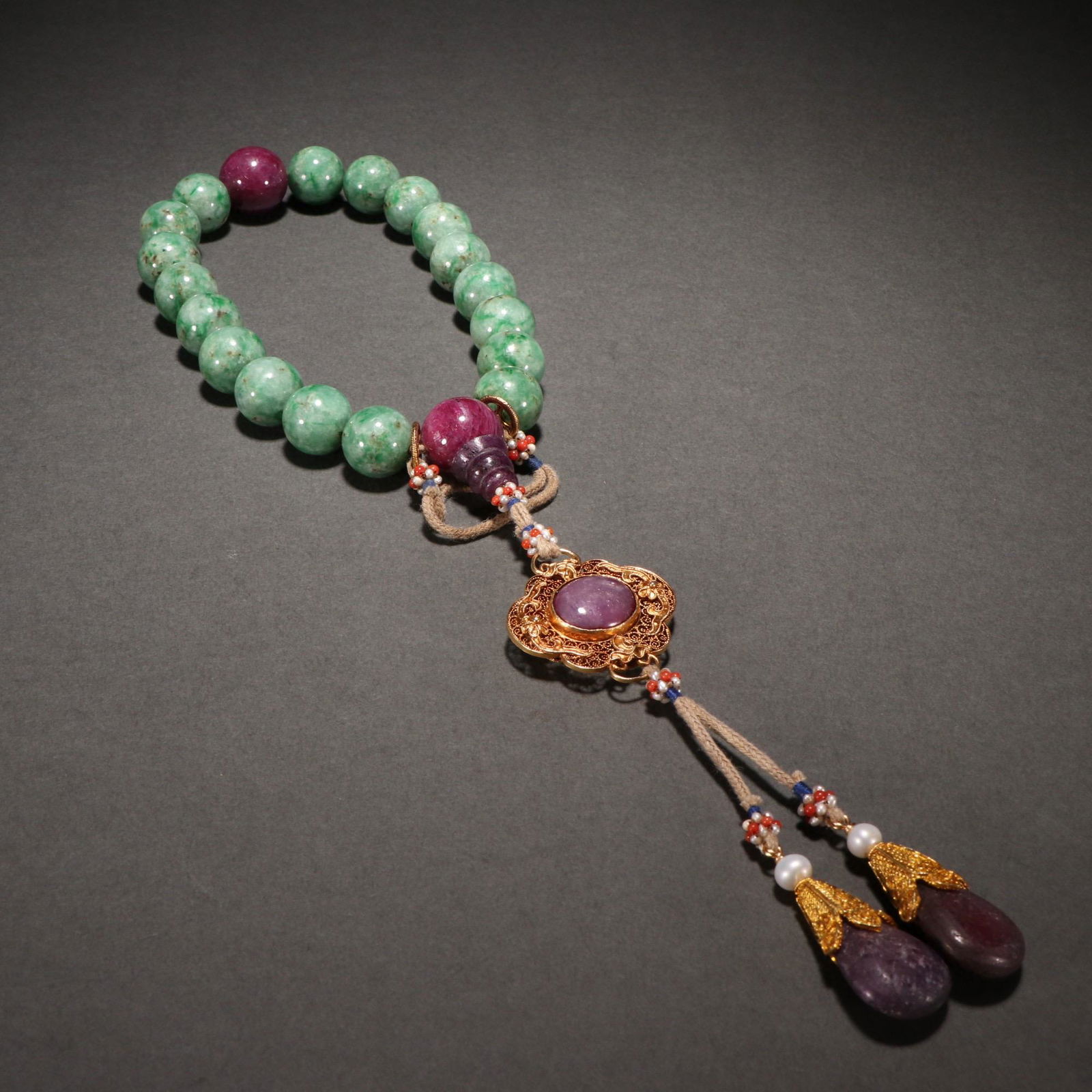 CHINESE JADEITE BRACELET (1 of 6)